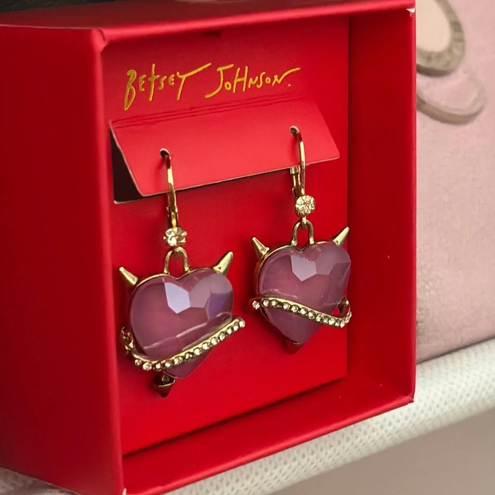 Betsey Johnson Pink and Gold Heart Earrings NWT - Picture 4 of 4
